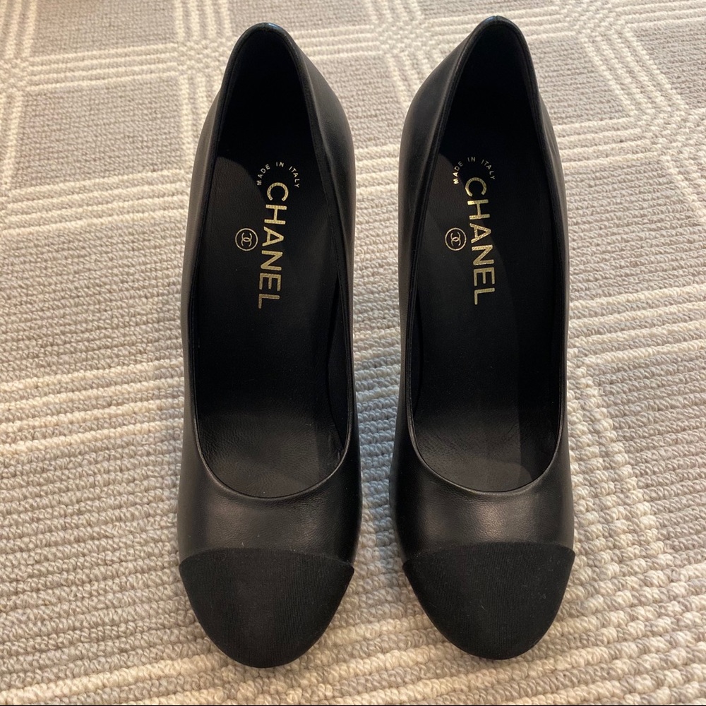 Chanel Pumps With Pearl Heel - Picture 2 of 7